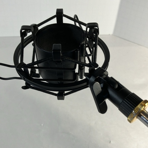 Condenser Microphone with Shock Mount and Adjustable Arm - Picture 7 of 7
